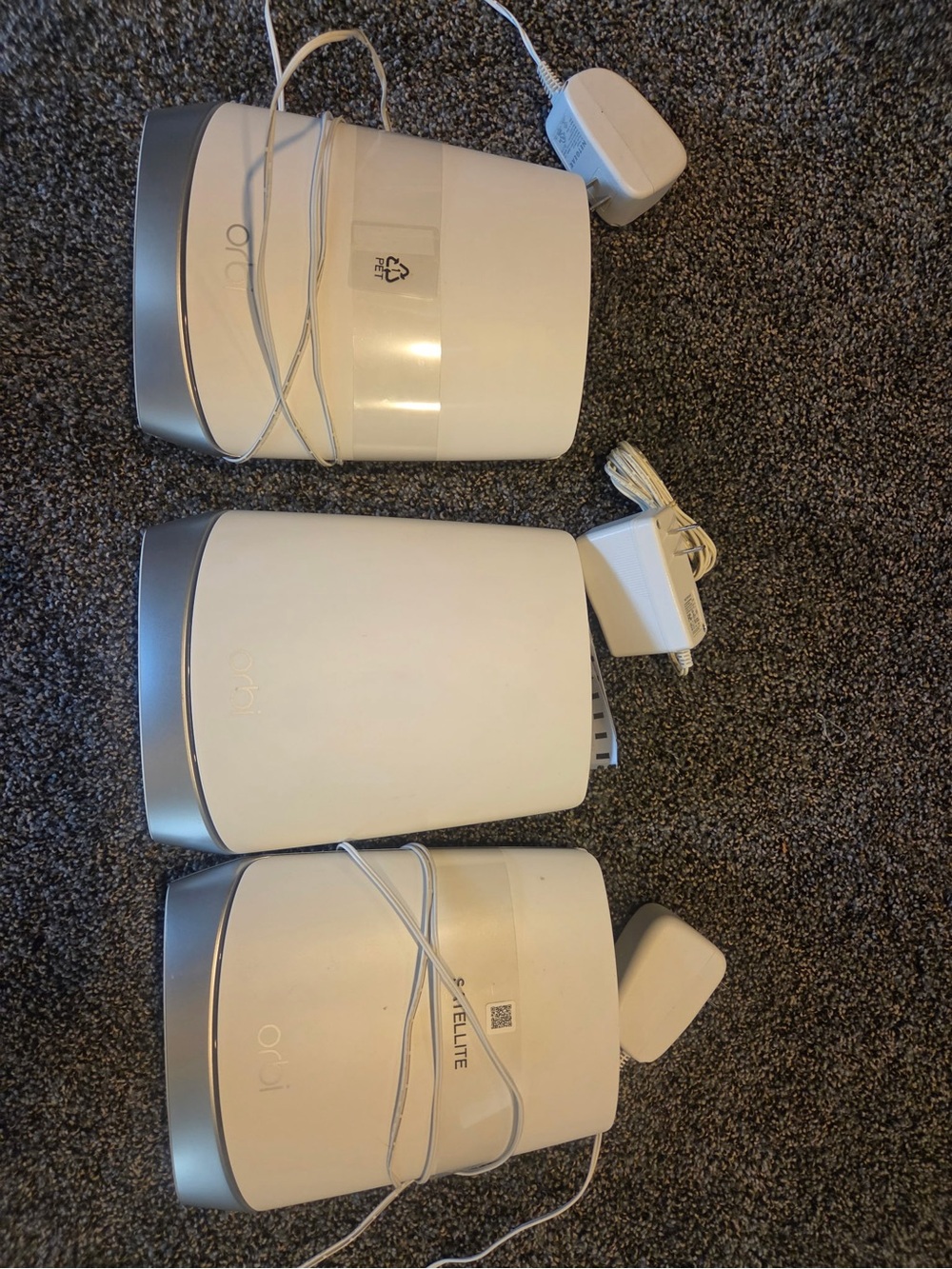 Orbi Netgear RBK753 router with 2 Orbi RBS750 satellites. (3-Pack)